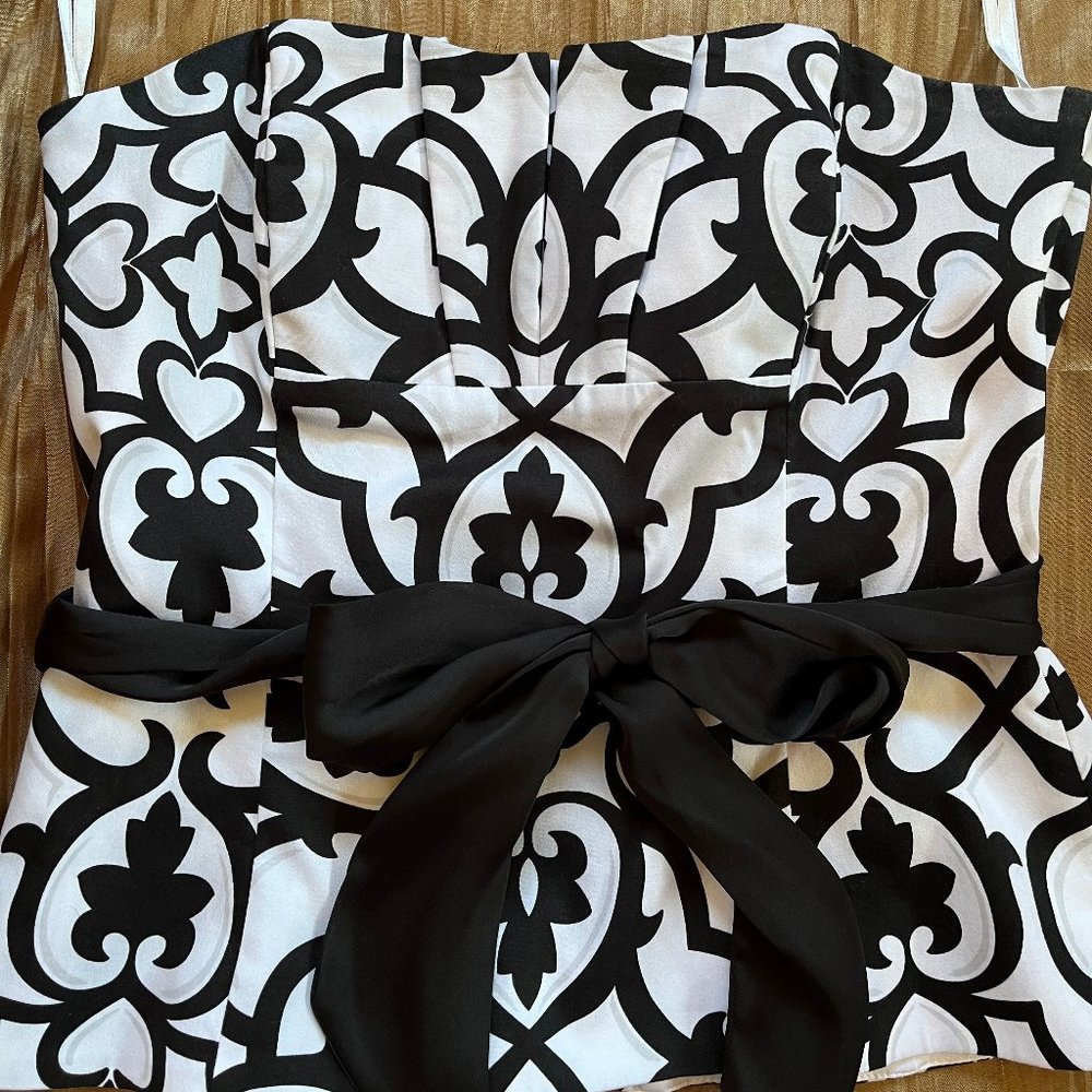 White House/Black Market Strapless Top.  Size 4.  Color Black & White